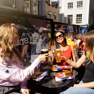 Hotel Rezz Temple Bar, ***